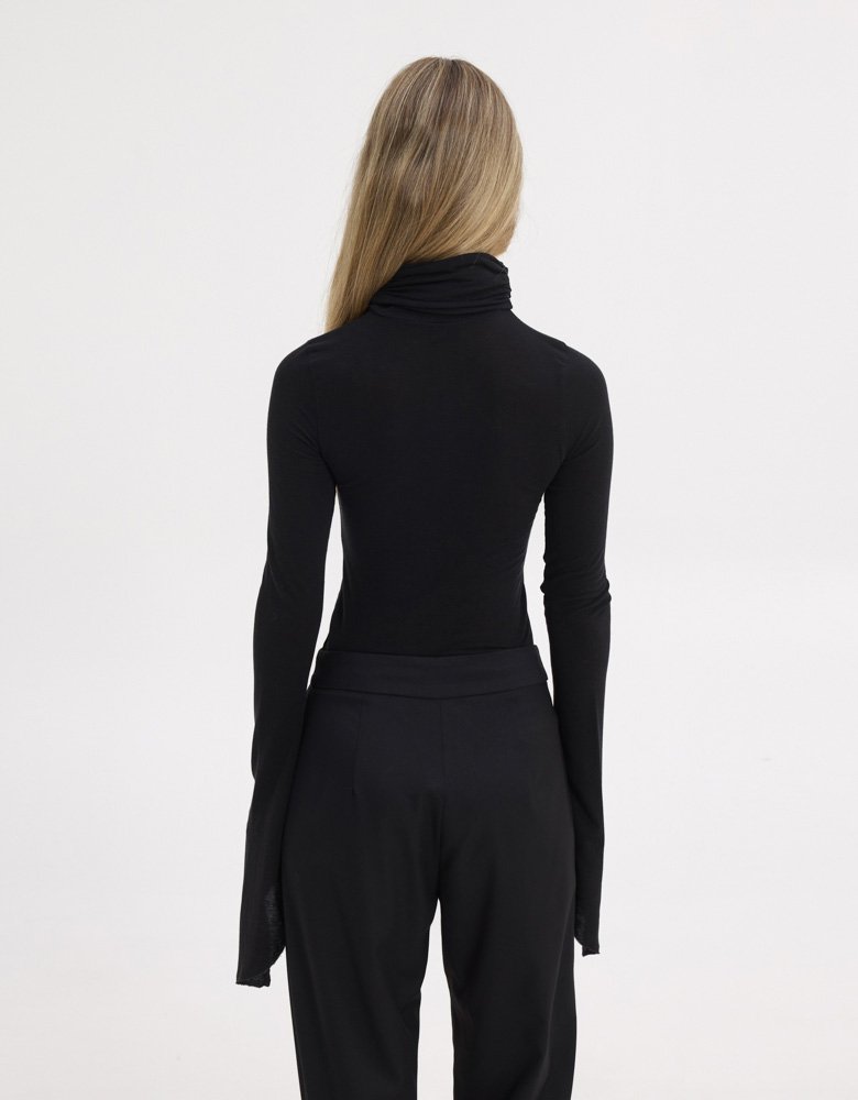 Sunset go Sarah turtleneck top black